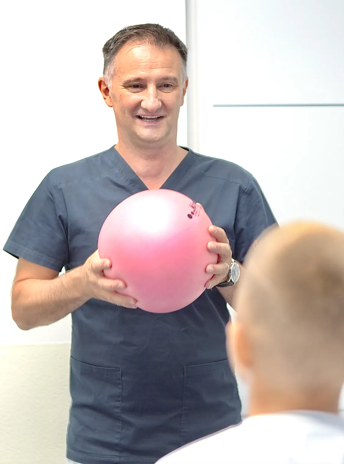Prim. Milan Milošević, dr. med., u ordinaciji Poliklinike Ribnjak